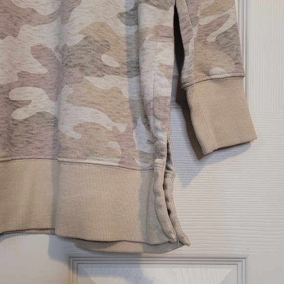๐ Old Navy Camo Sweatshirt - Picture 4 of 6